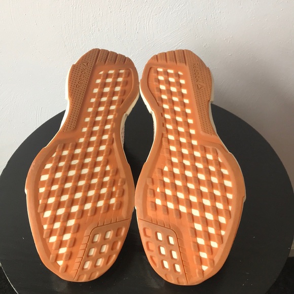 Pink Reeboks - Picture 5 of 8